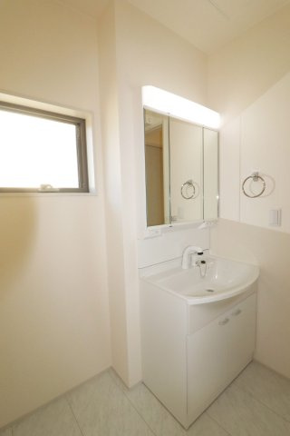 須賀川市森宿字安積田　　　　3号棟　　　西袋第1小学校、西袋中学区　の洗面所|※同社施工例