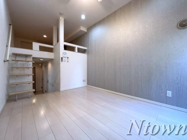 【居間・リビング】 | アインスグリュック | こちらのリビングで趣味の時間をお楽しみください
