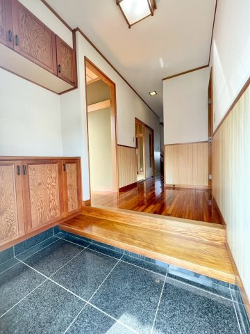 【玄関】 | 太田市東金井町　中古住宅