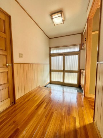 【玄関】 | 太田市東金井町　中古住宅