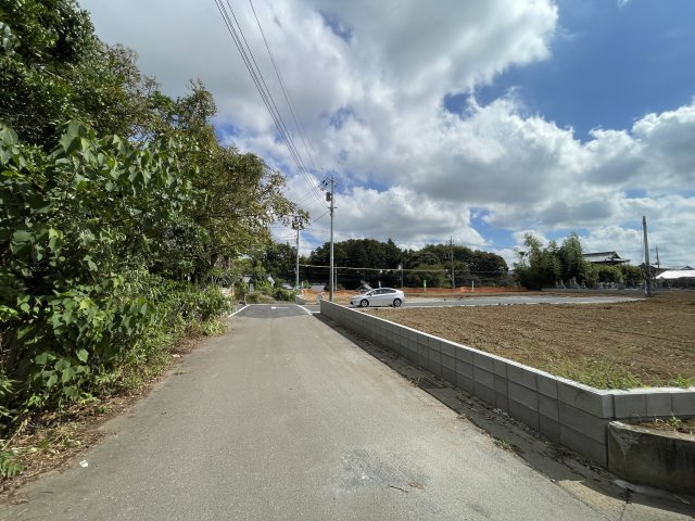 つくば市若森　開発分譲地の前面道路含む現地写真