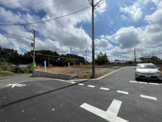 つくば市若森　開発分譲地の前面道路含む現地写真