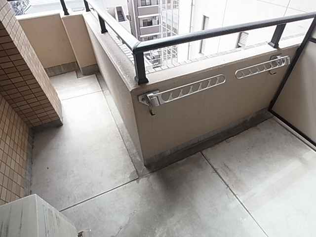 神戸市兵庫区新開地４丁目の賃貸マンションのバルコニー
