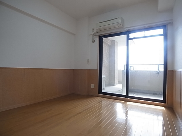 神戸市兵庫区新開地４丁目の賃貸マンションの居間・リビング|リビング室内