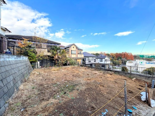 保土ヶ谷区権太坂３丁目　条件付き売地の外観|◆堂々たる趣ながら、主張し過ぎずどこか余裕を感じさせるシャープなフォルムで佇む邸宅は、晴天の空と照らし合わせる事で、本来あるべき完成形の姿を見せてくれます。
