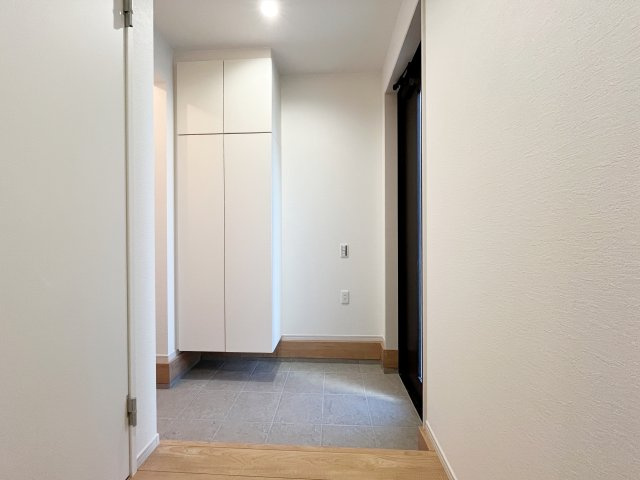 『八王子市新築戸建て』八王子市諏訪町25-3【仲介手数料無料】　１期の玄関|～仲介手数料無料☆八王子ひなた不動産～　八王子市諏訪町　新築戸建て