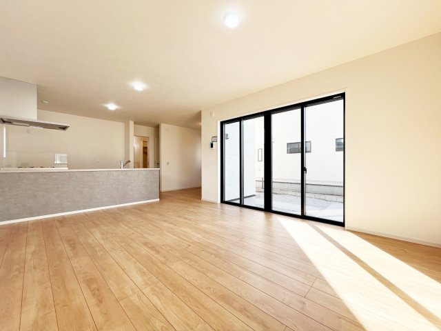 『八王子市新築戸建て』八王子市諏訪町25-3【仲介手数料無料】　１期の居間・リビング|～仲介手数料無料☆八王子ひなた不動産～　八王子市諏訪町　新築戸建て
