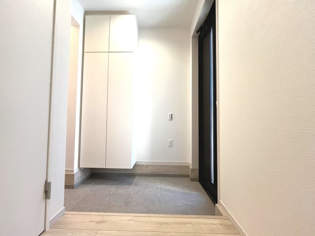 『八王子市新築戸建て』八王子市諏訪町25-3【仲介手数料無料】　１期の玄関|～仲介手数料無料☆八王子ひなた不動産～　八王子市諏訪町　新築戸建て