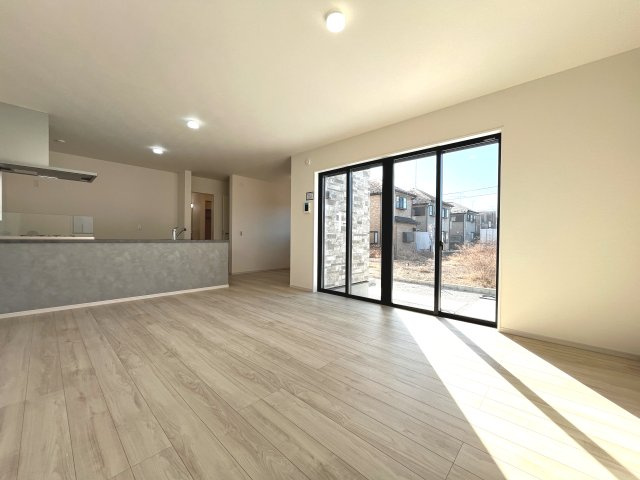 『八王子市新築戸建て』八王子市諏訪町25-3【仲介手数料無料】　１期の居間・リビング|～仲介手数料無料☆八王子ひなた不動産～　八王子市諏訪町　新築戸建て