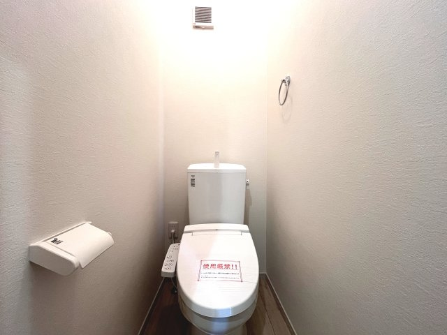 『八王子市新築戸建て』八王子市諏訪町25-3【仲介手数料無料】　１期のトイレ|～仲介手数料無料☆八王子ひなた不動産～　八王子市諏訪町　新築戸建て