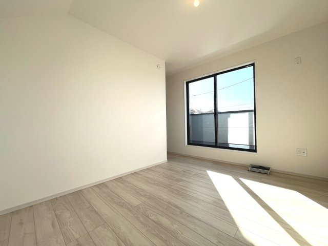 『八王子市新築戸建て』八王子市諏訪町25-3【仲介手数料無料】　１期の洋室|～仲介手数料無料☆八王子ひなた不動産～　八王子市諏訪町　新築戸建て