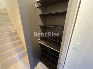 アルパインローズ Ｃの居間・リビング|下駄箱(イメージ)