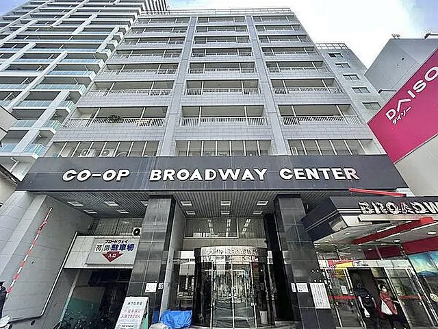 中野ブロードウェイの外観|迫力のあるシックな外観が特徴のマンション。

ご内見希望・資料請求などお気軽にお問い合わせ下さい！
03-5990-5201