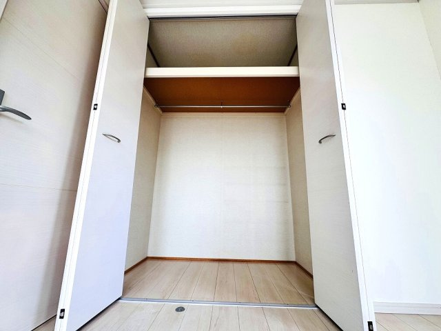 【収納】 | 和光市中央1丁目　中古一戸建住宅（成増店） | 各居室にはハンガーパイプ付枕棚収納を採用。