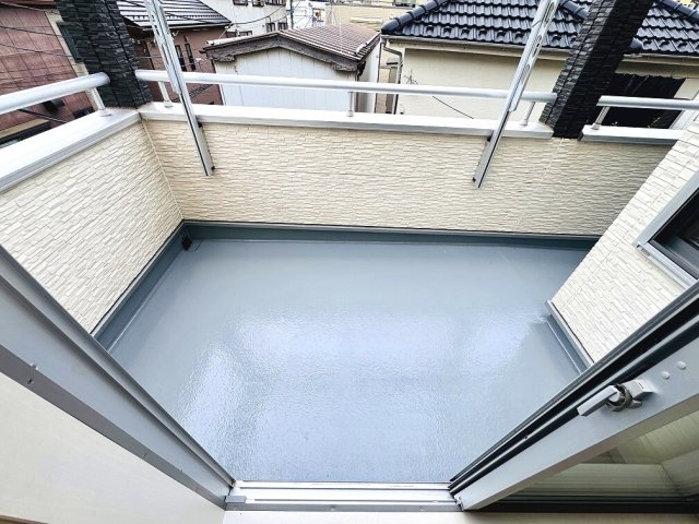 【バルコニー】 | 和光市中央1丁目　中古一戸建住宅（成増店） | 陽当・眺望良好な防水塗装済の3階のバルコニー。