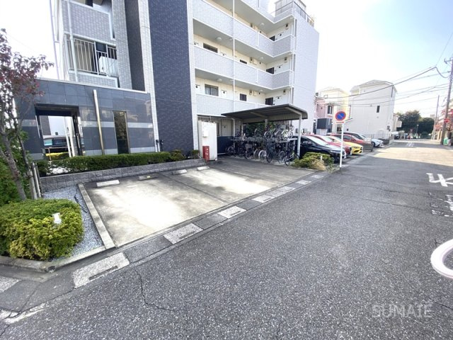 プランドールの駐車場