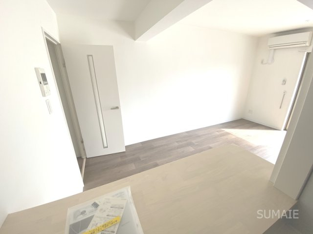 プランドールの居間・リビング|キッチンカウンターより