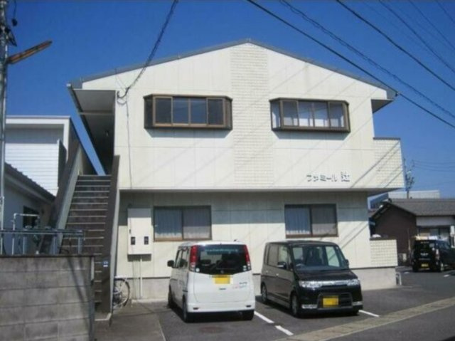 ファミール辻の駐車場