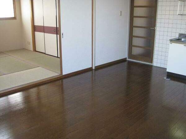 ファミール辻の居間・リビング