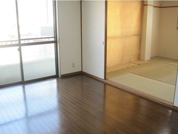 ファミール辻の居間・リビング