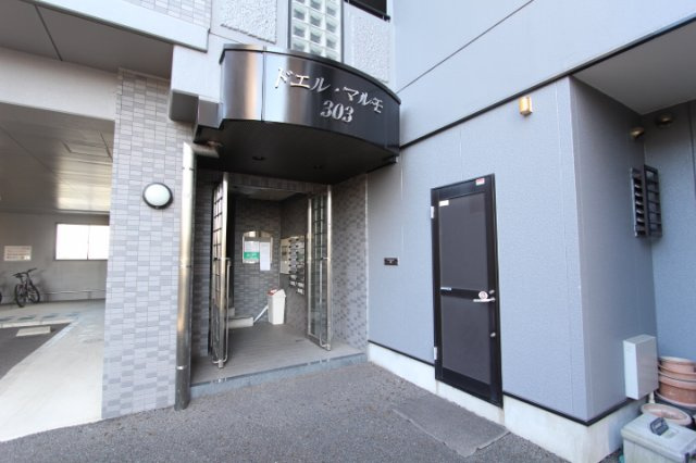 春日井市割塚町の賃貸マンションのエントランス