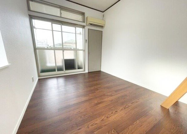 クレインハイツの居間・リビング