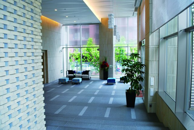 プラウドタワー神戸県庁前のエントランス|落ち着いたエントランスです