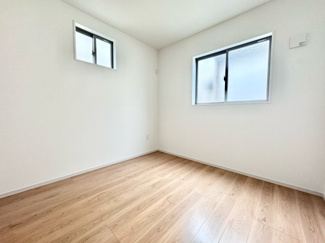 【洋室】 | 伏見区桃山与五郎町　新築戸建 | 一度、実際にご覧になってみませんか？暮らしやすい周辺環境も含めスタッフがご案内いたします。