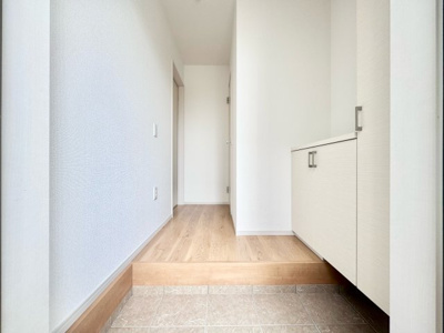 【玄関】 | 伏見区桃山与五郎町　新築戸建 | 〈こちらの物件〉に興味がある方はお気軽にお問い合わせ下さい！月々のお支払い希望額からお客様が購入可能な物件の価格をシミュレーション致します(*´▽｀*)