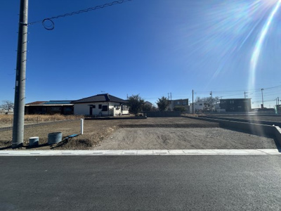 【前面道路含む現地写真】 | 【境第1期　現地外観】
※令和8年1月時点