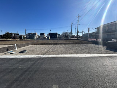 【前面道路含む現地写真】 | 【境第1期　現地外観】
※令和8年1月時点