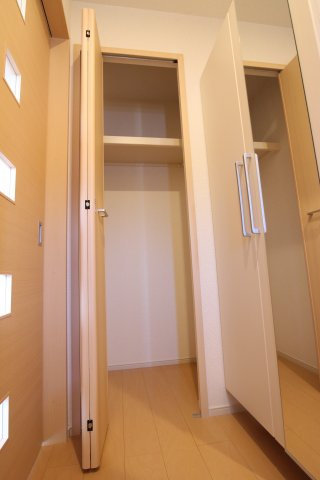 クレモンティーヌA棟の収納