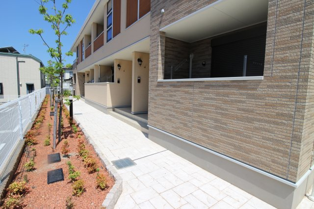 クレモンティーヌA棟のエントランス