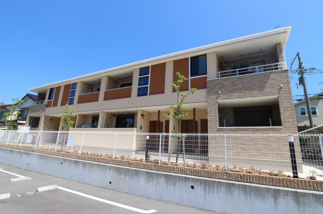 クレモンティーヌA棟の外観