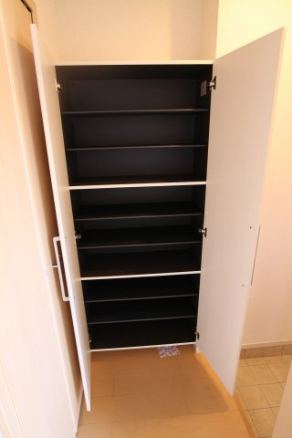 クレモンティーヌA棟の収納