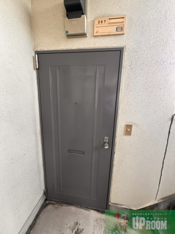 ドミール梅ヶ坪の玄関