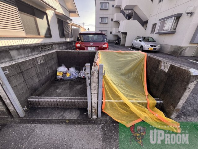 ドミール梅ヶ坪の駐車場