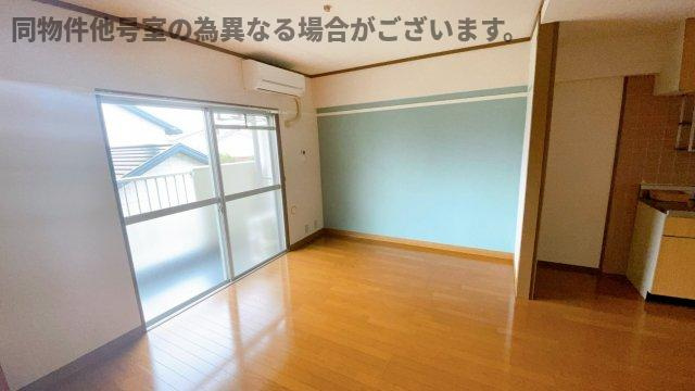 ドミール梅ヶ坪の居間・リビング