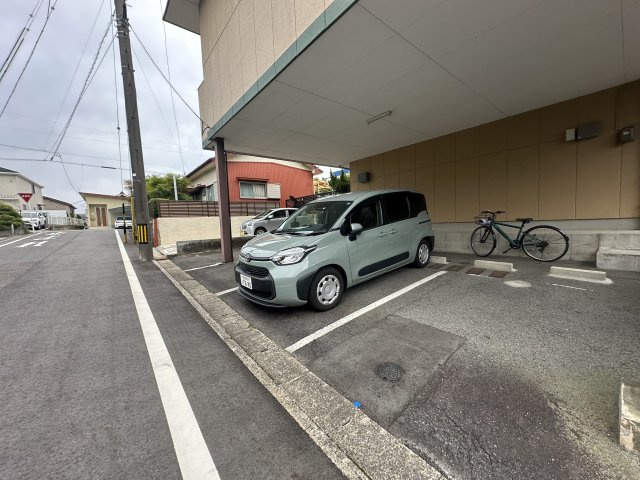 コーポ陣取の駐車場