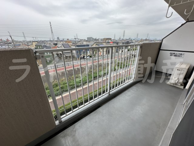 若草ハイツ　B棟のバルコニー