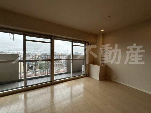 若草ハイツ　B棟の居間・リビング