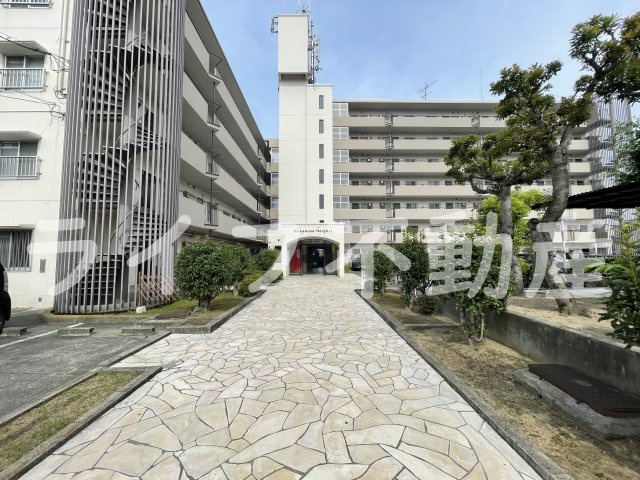 若草ハイツ　B棟のエントランス