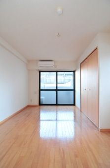 リ・ボーン　エンドーの居間・リビング