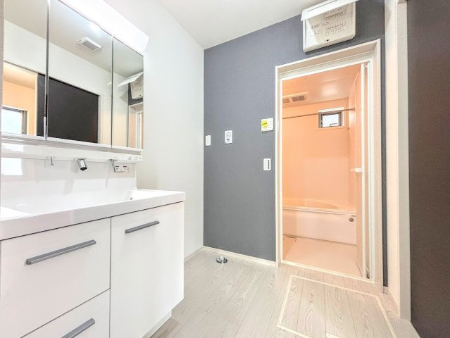 戸塚区戸塚町　新築戸建てのその他|［モデルハウス］◆毎日使う場所だから、機能的で使いやすさに配慮したパウダールーム。すっきりと使えるように収納も豊富にご用意しています。
