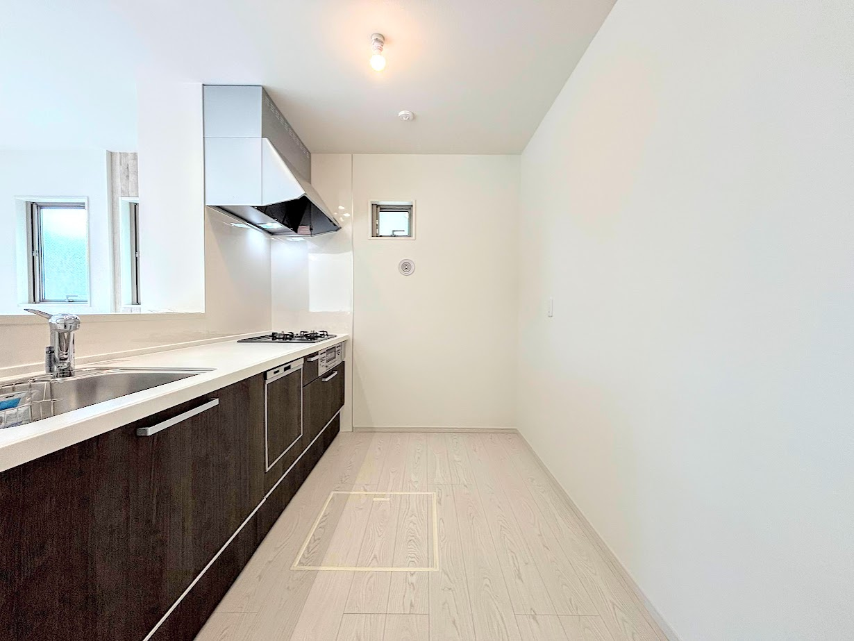 戸塚区戸塚町　新築戸建てのその他|［モデルハウス］◆デザイン性と機能性を兼ね備えたキッチンです。リビングスペースとの一体感が生まれ、広々空間を演出してくれます。
