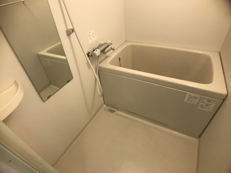 メゾン諏訪山の浴室