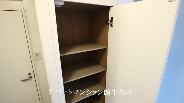 レオパレスウォーターレイⅡの玄関