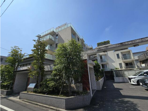 ロイヤルシーズン新宿柏木の外観