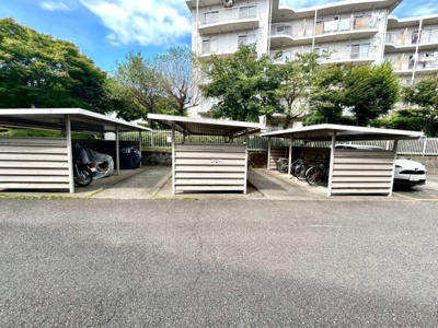【駐輪場】 | グリーンヒル寺田　第二住宅　77号棟 | マンションの駐輪場は、事前に空きがあるか確認を取ると安心です。せっかく入居したのに駐輪スペースがない！なんてことになったら大変ですよね。そこで、内見時や購入前にはまず事前に確認しておくと良いでしょう。