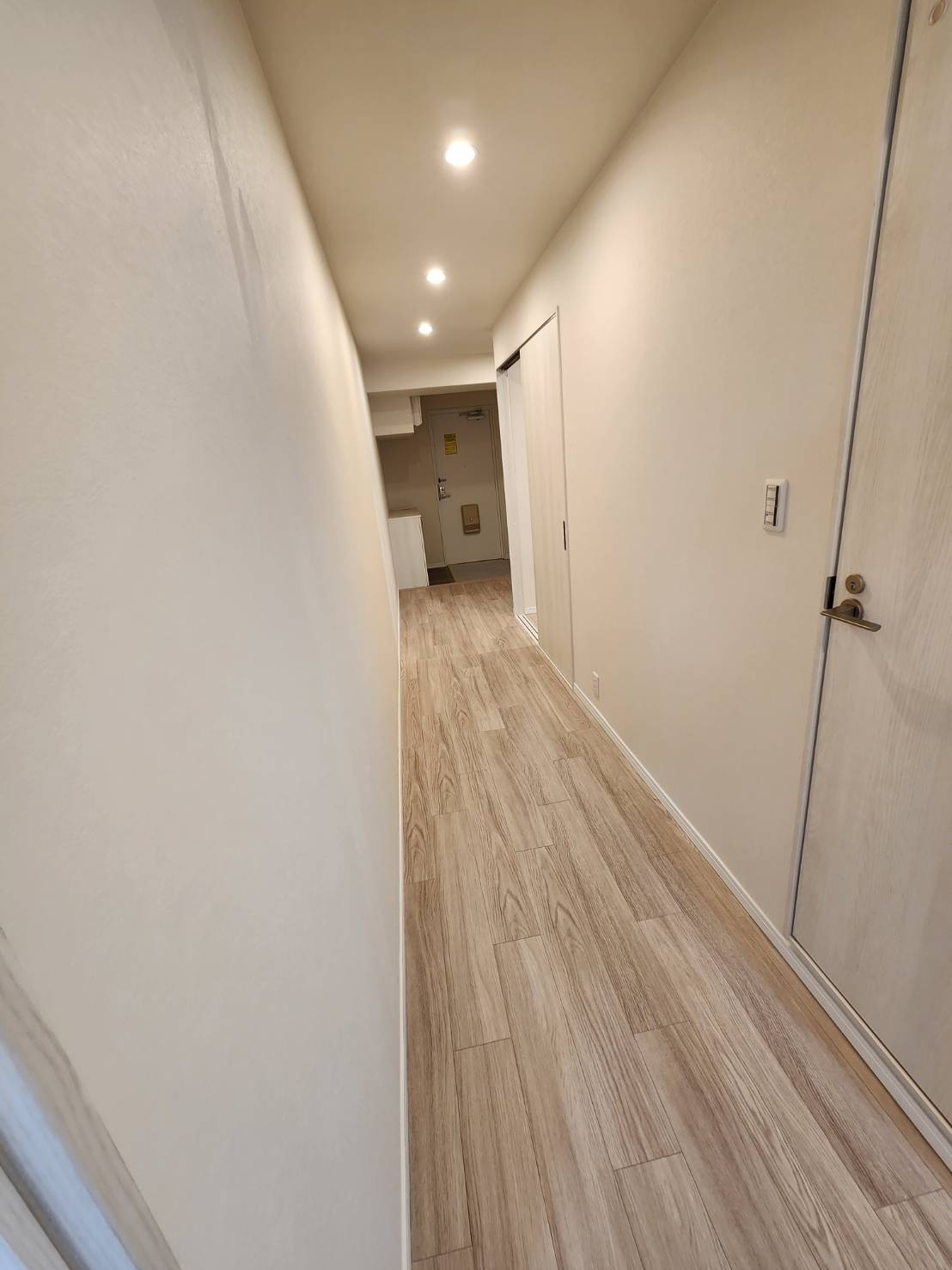 リプレ川口一番街１号棟の内装|広めの廊下